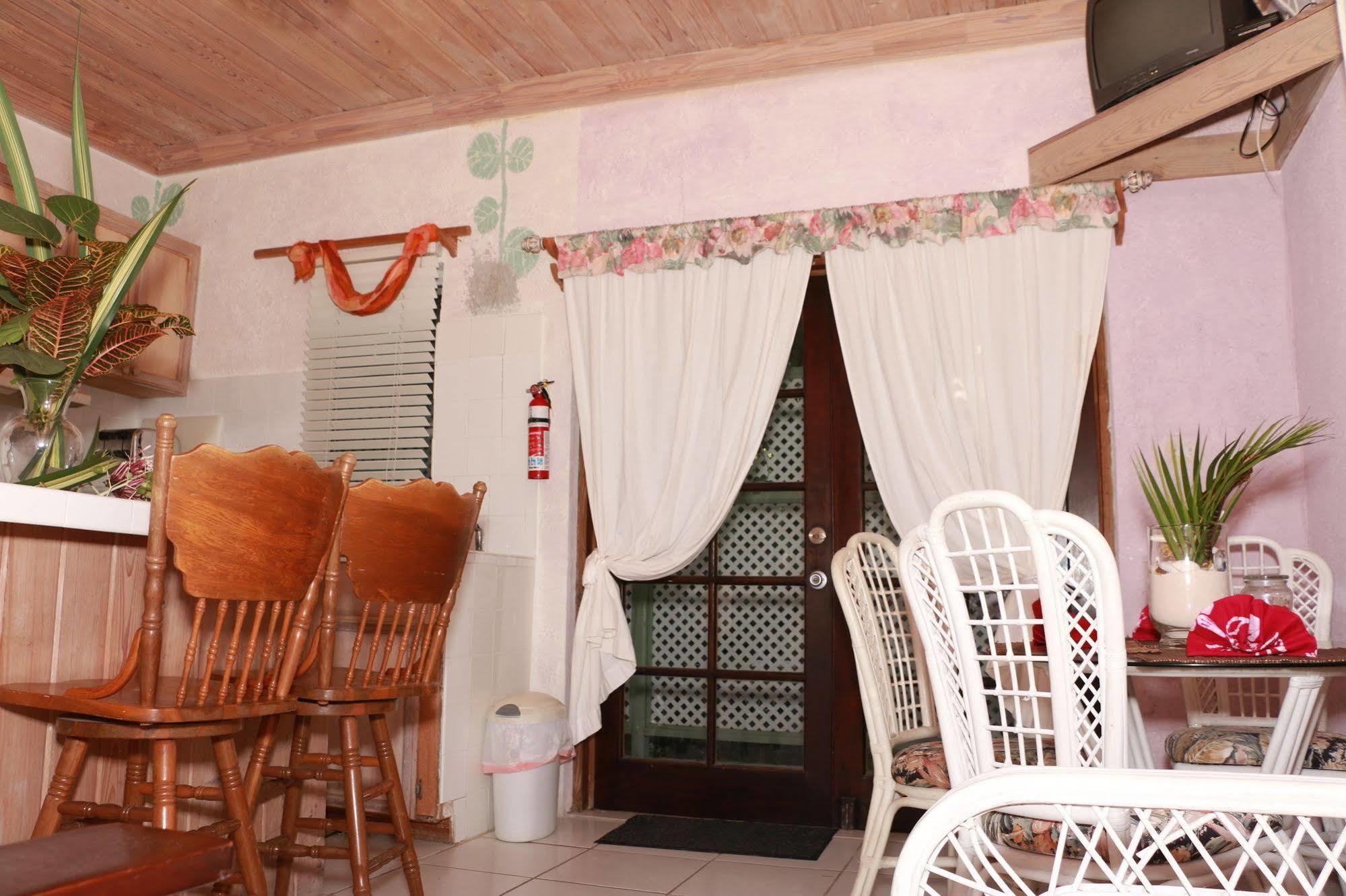 The Sugar Apple Lodging Dunmore Town Buitenkant foto
