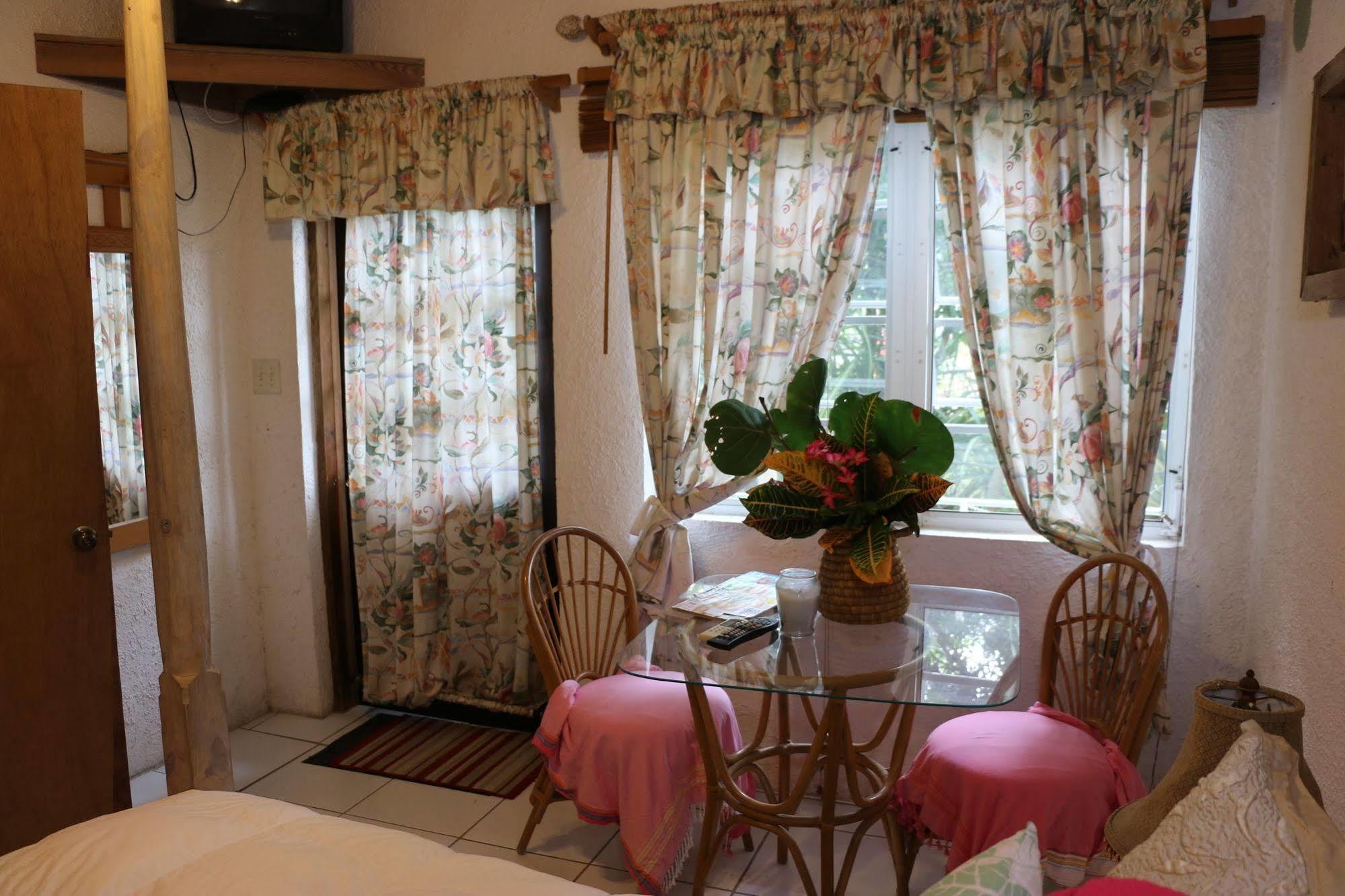 The Sugar Apple Lodging Dunmore Town Buitenkant foto